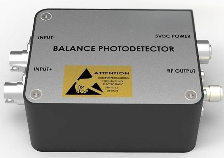 400MHz 超低噪声平衡光电探测器